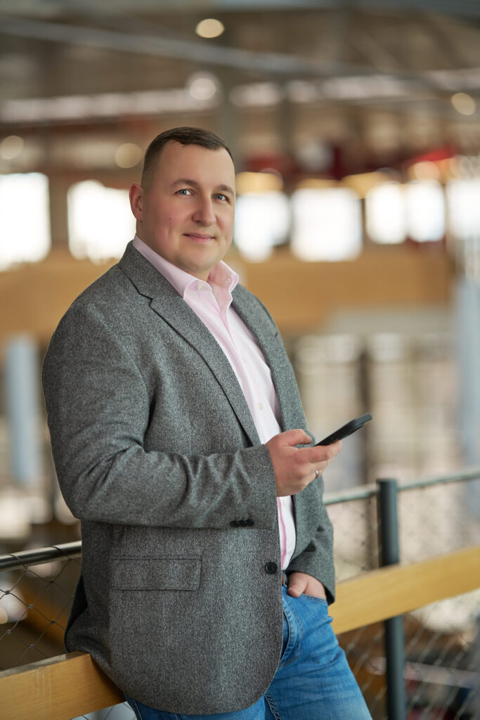 in4MD Service: Corporate-Influencer-Porträts für Mitarbeitende 8 Mitarbeiterporträt für in4MD Service GmbH, SAP-Partner aus Magdeburg – Corporate-Influencer-Fotografie von Kai Spaete