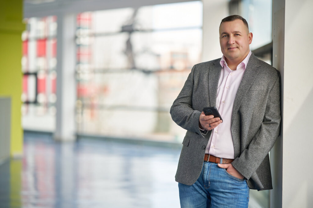 in4MD Service: Corporate-Influencer-Porträts für Mitarbeitende 7 Mitarbeiterporträt für in4MD Service GmbH, SAP-Partner aus Magdeburg – Corporate-Influencer-Fotografie von Kai Spaete