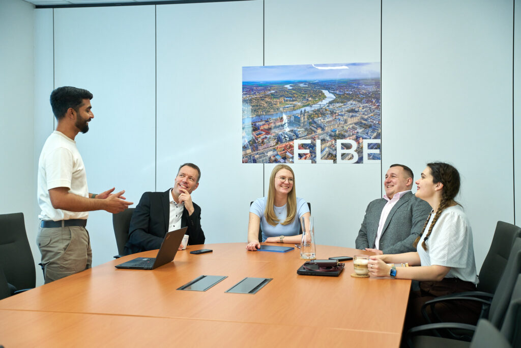in4MD Service: Corporate-Influencer-Porträts für Mitarbeitende 5 Mitarbeiterporträt für in4MD Service GmbH, SAP-Partner aus Magdeburg – Corporate-Influencer-Fotografie von Kai Spaete